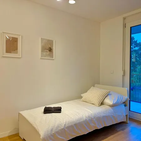 Modern With Balcony Near Vienna דירה *