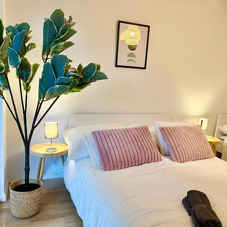 דירה Modern With Balcony Near Vienna וינר ניודורף