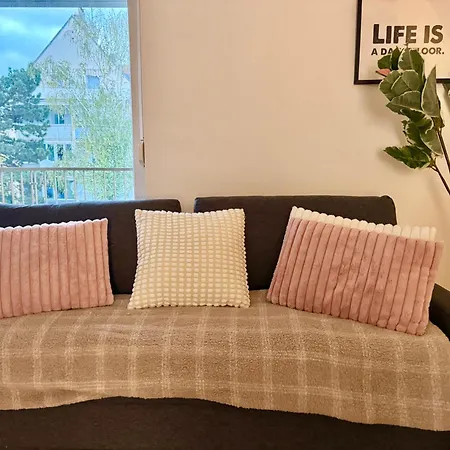 דירה Modern With Balcony Near Vienna וינר ניודורף