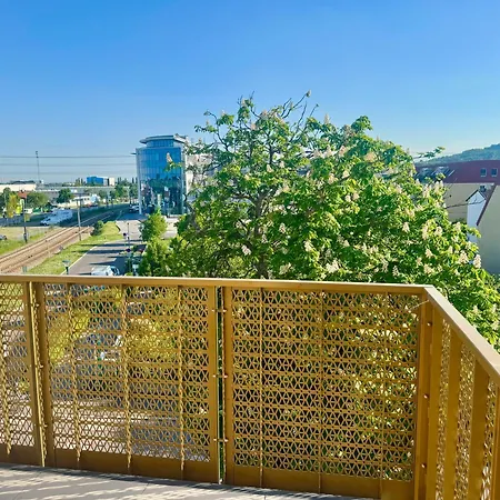 Modern With Balcony Near Vienna דירה