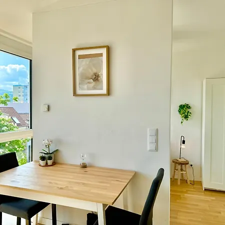 Modern With Balcony Near Vienna * וינר ניודורף