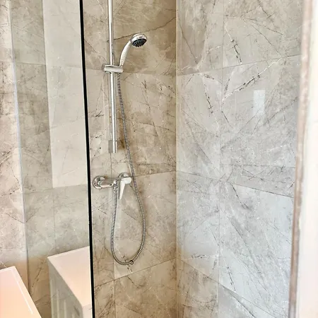 דירה Modern With Balcony Near Vienna *