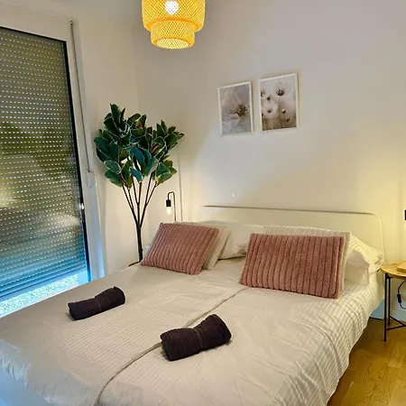 דירה Modern With Balcony Near Vienna *